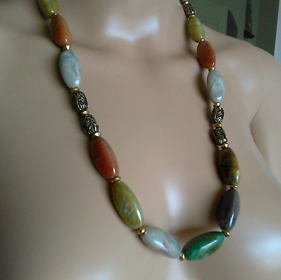 VINTAGE STONE NECKLACE MULTI FAUX STONES & COLORS W/ DIFF. GOLD BEADS - Picture 3 of 4